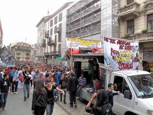 FOTO Studenti in piazza contro il ddl Profumo